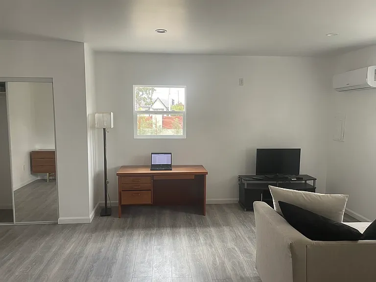 22602 Victory Blvd — Photo 20
