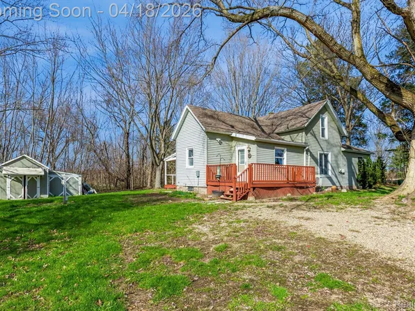 3823 Oxbow Rd, Sodus, MI 49126