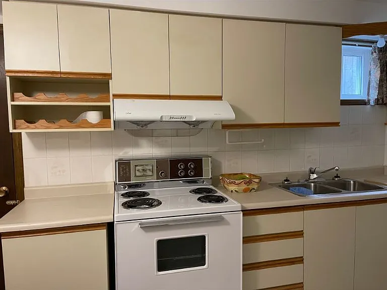 327 Huntsmill Blvd #BASEMENT — Photo 3