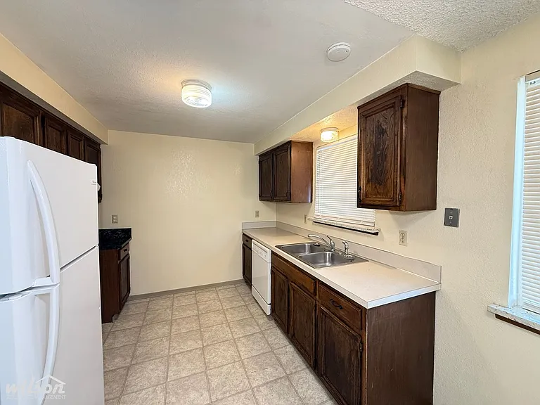 1211 Ledwich Ave — Photo 5
