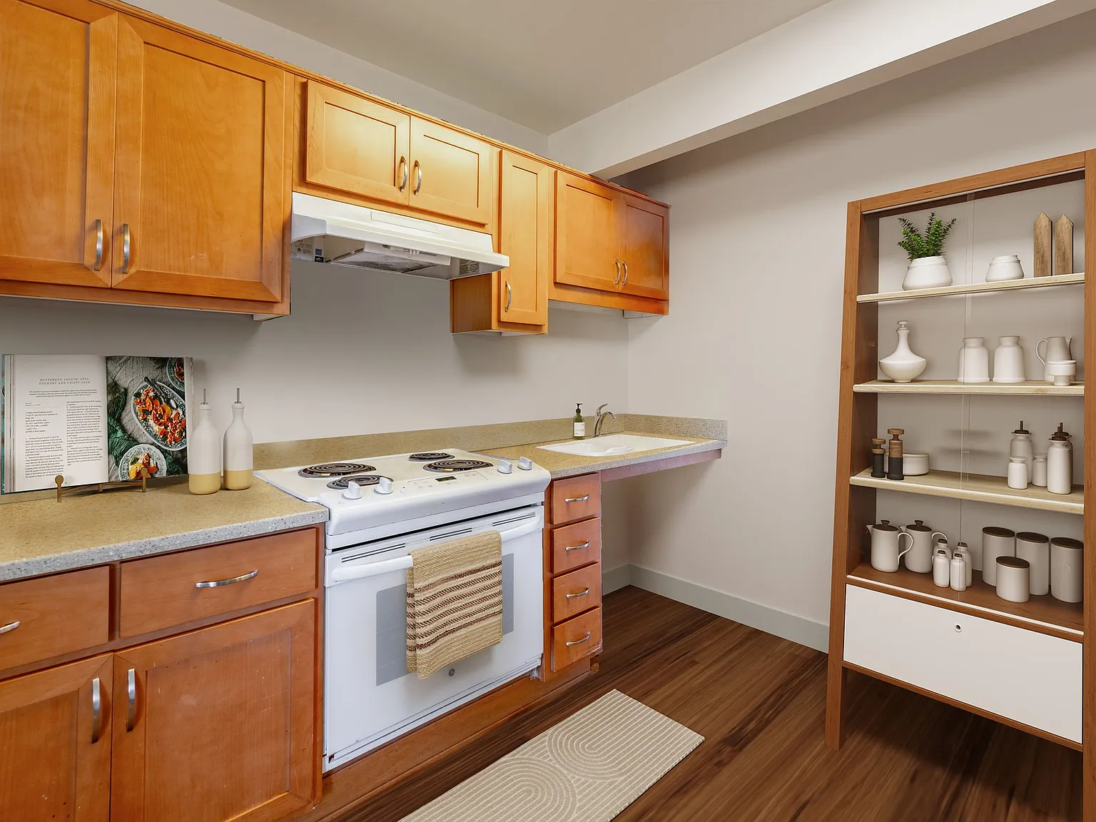 Marine Plaza Apartments — Photo 3