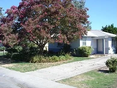 284 Laumer Ave photo 1