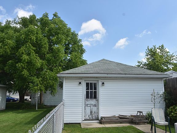 4th image of 1096 E Church St
