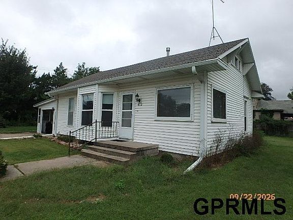 3rd image of 412 8th St