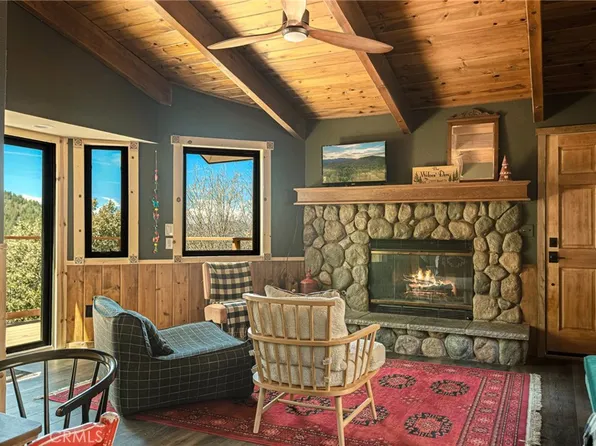 25055 Basel Dr, Crestline, CA 92325