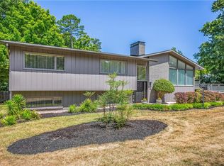 1602 Country Club Dr, High Point, NC 27262