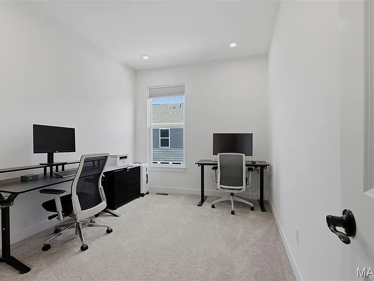 8924 Gateway Cir — Photo 23
