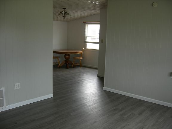 5th image of 812 Tule St