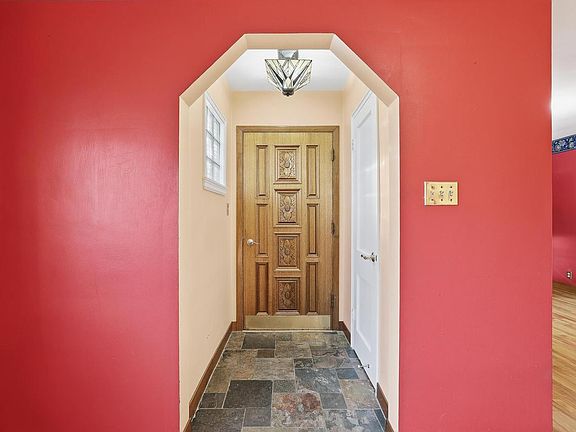 4th image of 908 GREEN AVENUE