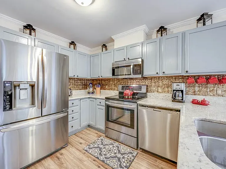 6300 Daybreak Dr — Photo 2