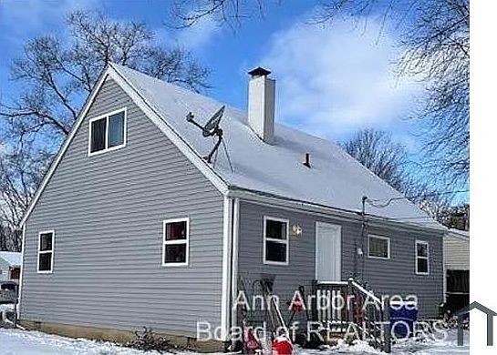 3rd image of 1135 Lexington Pkwy