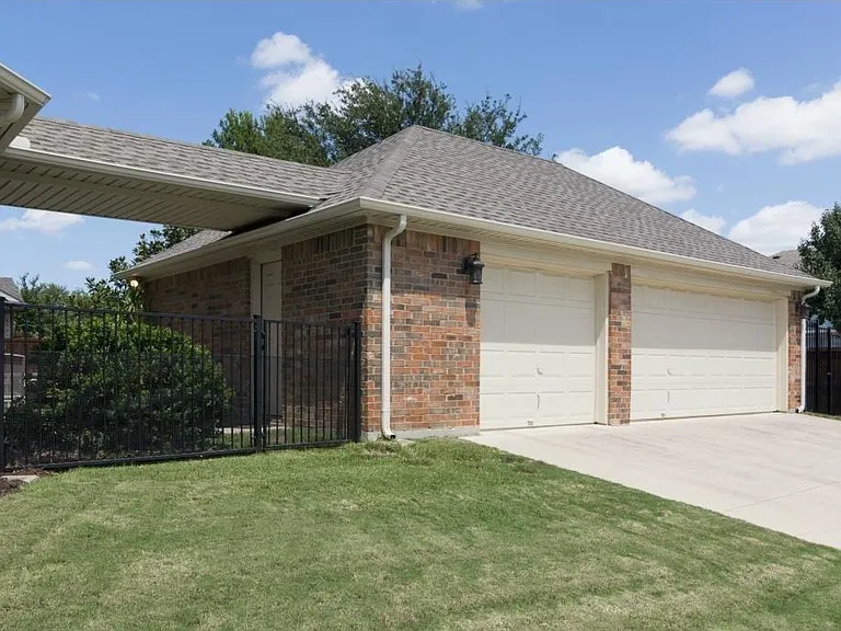 213 Longview Ct — Photo 26