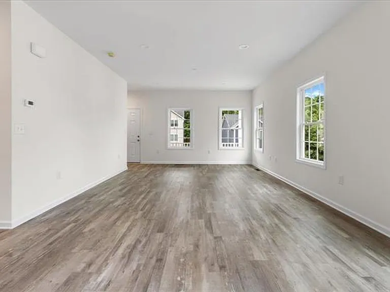 1431 Walnut Ridge Rd — Photo 14
