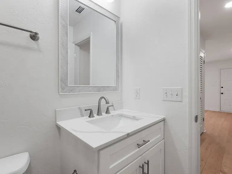 2142 Corinne St #D — Photo 9