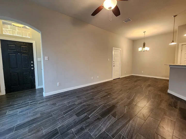 546 Creekside Frst — Photo 2