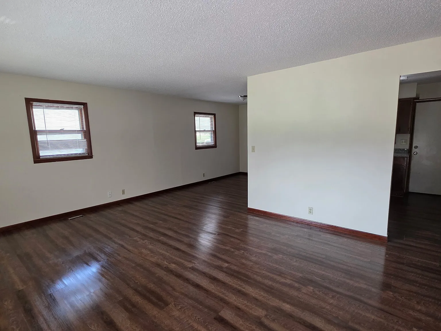 1802 W 5th St — Photo 3