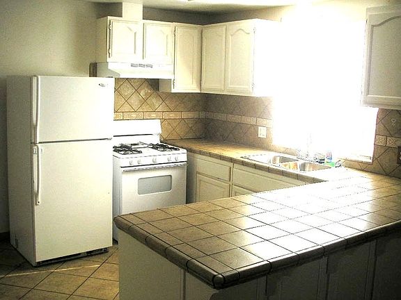 5th image of 1656 Armington Ave
