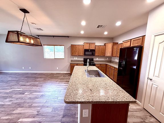 3rd image of 2865 N Mystic Ct