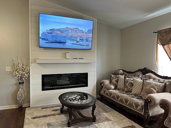 5th image of 1355 Acorn Dr