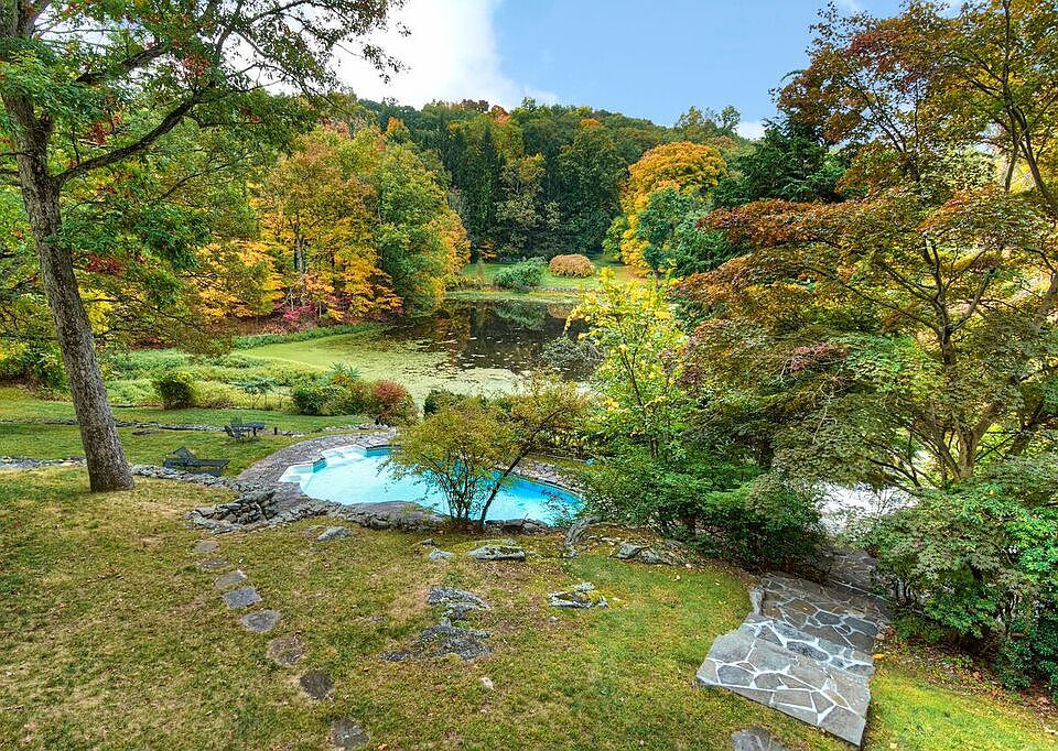 1st image of 16 Brook Ln