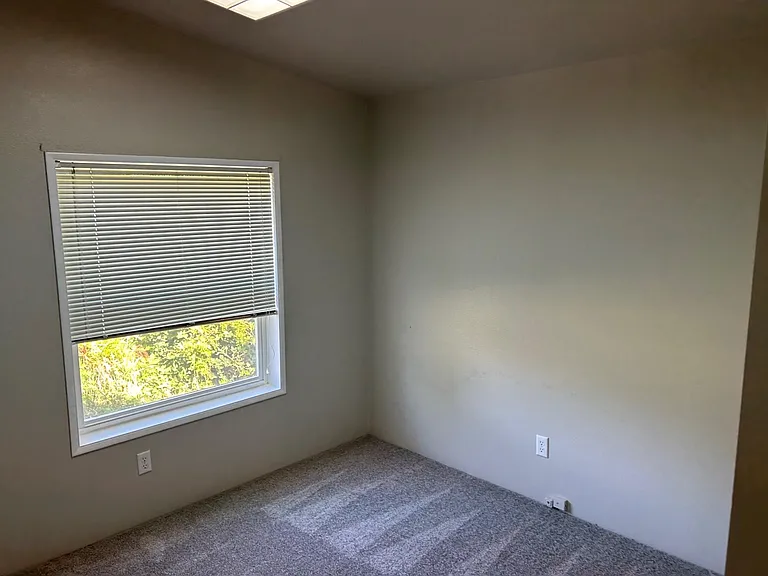 1919 Crestwood Ln — Photo 14