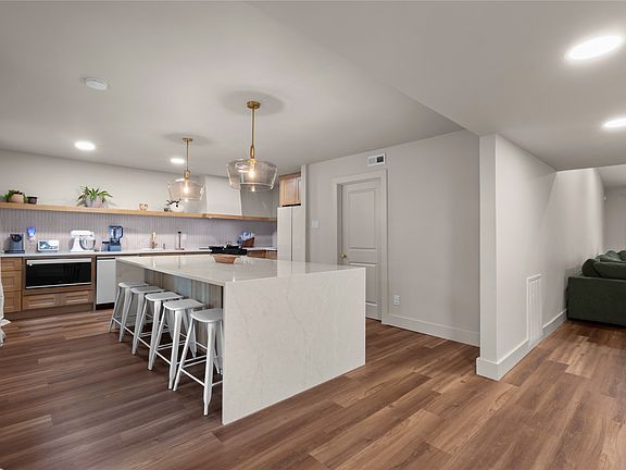 3rd image of 6219 Cedar Ln