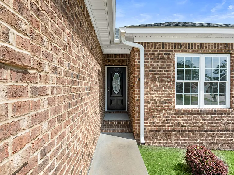 102 Ledbury Cv — Photo 3