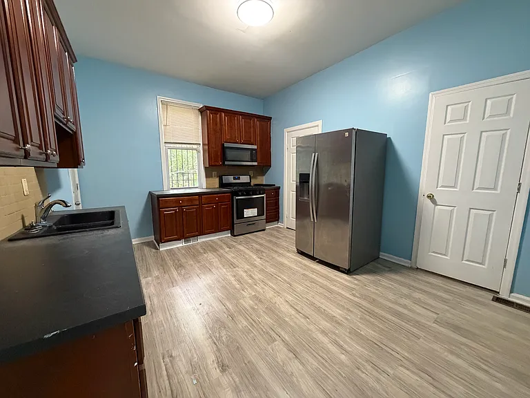 192-194 Littleton Ave #1A — Photo 4