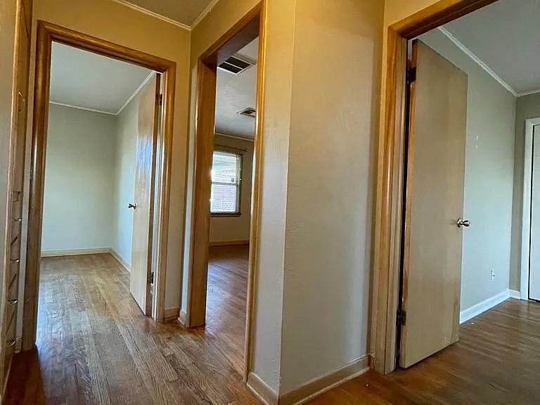 301 W Hurd St — Photo 17