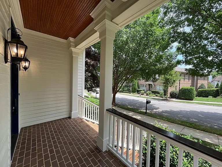 535 Guilford Cir — Photo 6