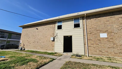 2420 Louise St Photo 1