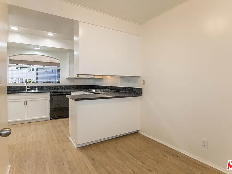 410 S Barrington Ave #205 — Photo 12