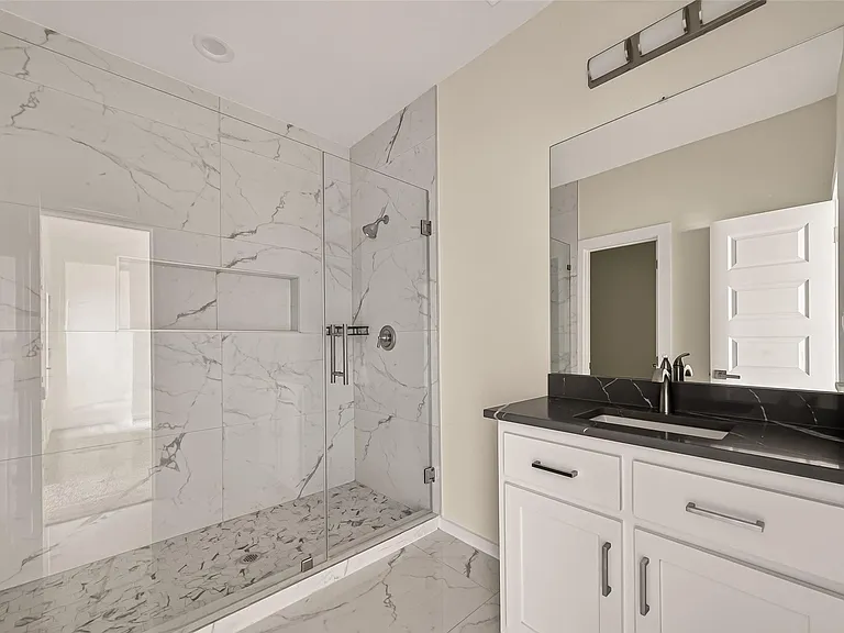 90 Burress St #B — Photo 33