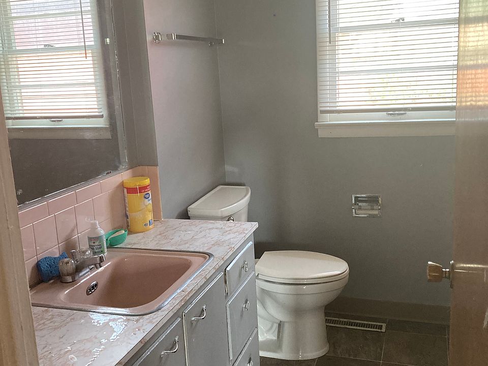 2nd image of 100 Blevins Ct