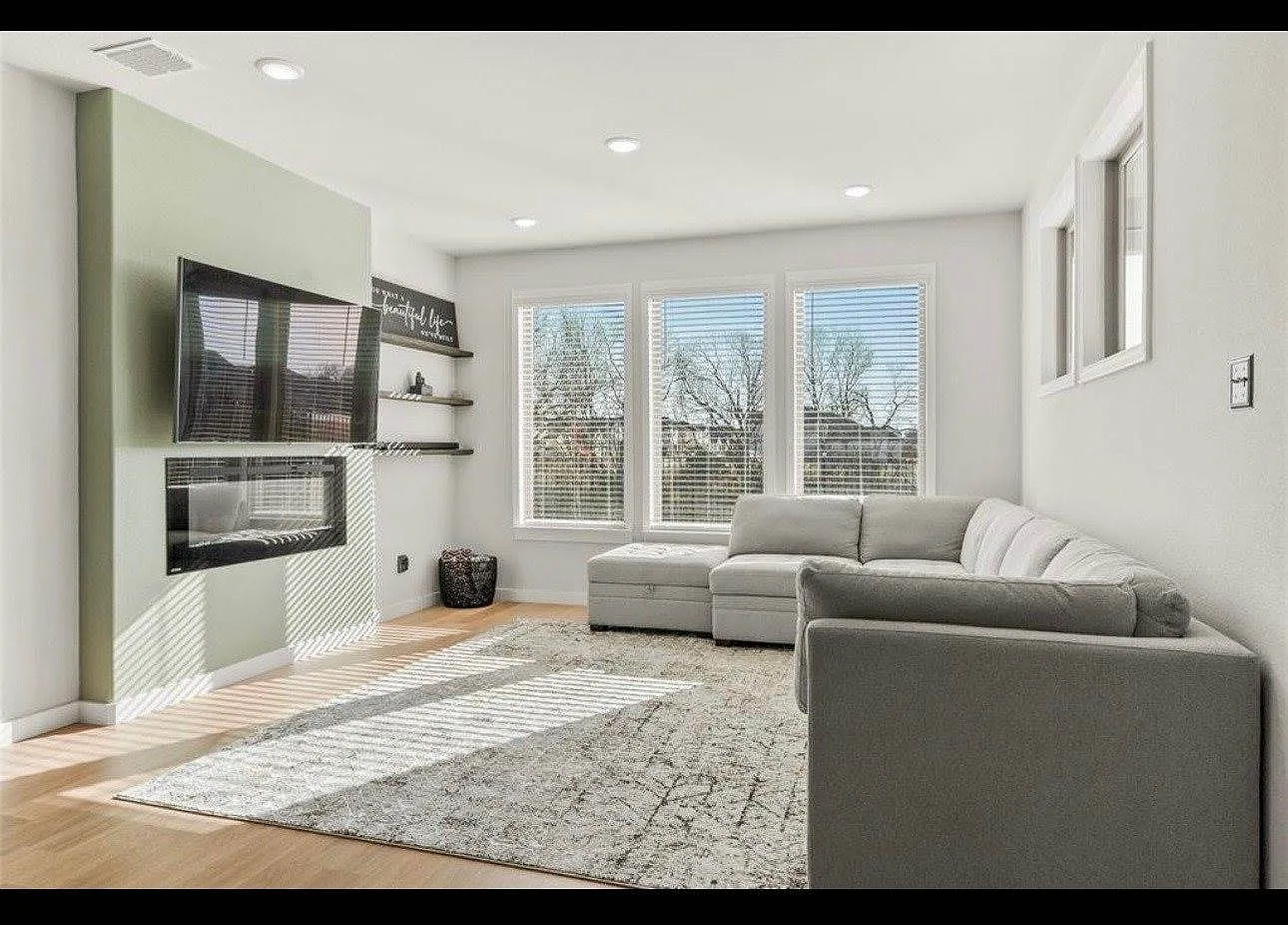 5 bed, 3565 sqft, $3,350 — Photo 3