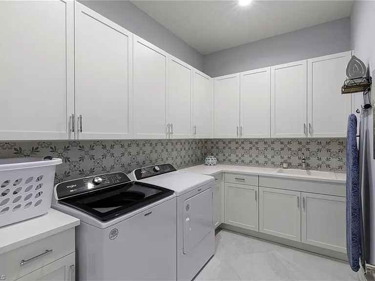 8963 Gustavia Ct — Photo 31