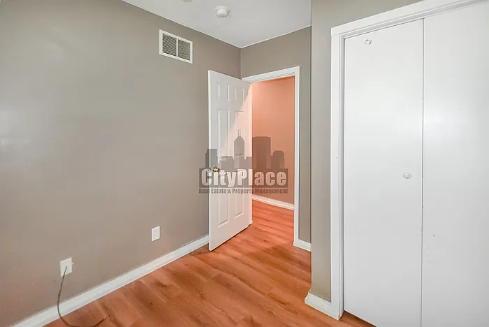 1458 W Congress Ave — Photo 11
