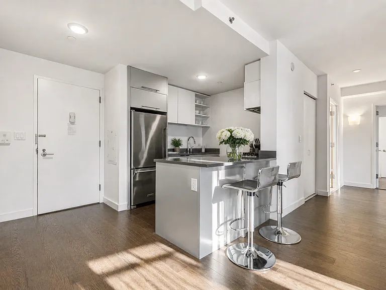 181 Front St #8B — Photo 4