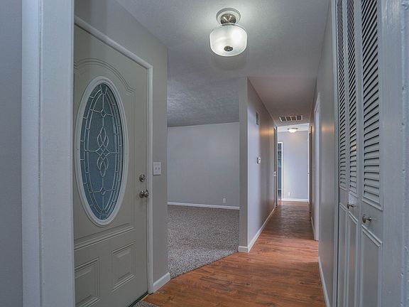 3rd image of 1923 Trent Way