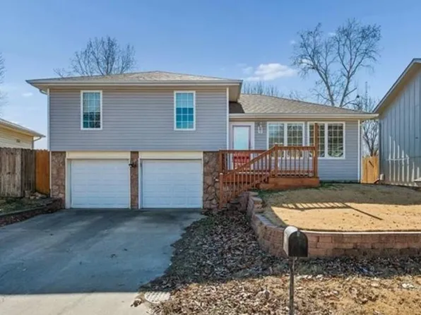 470 Trant St, Edwardsville, KS 66111