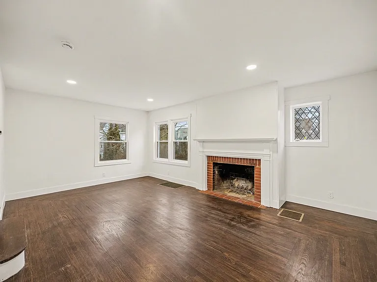 195 Sherman Ave — Photo 5