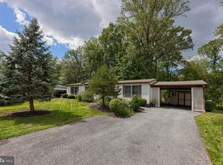 222 Maple Ave, Manheim, PA 17545