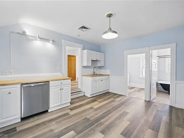 2471 Tremont Ave #UP — Photo 11