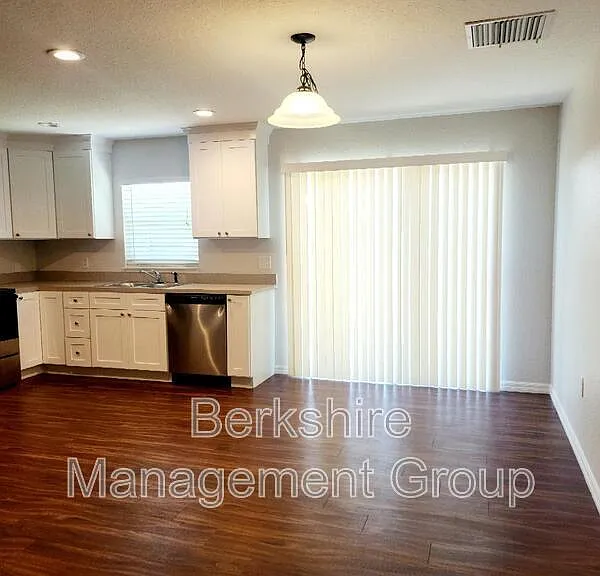 2405 Avenue C SW #B — Photo 4