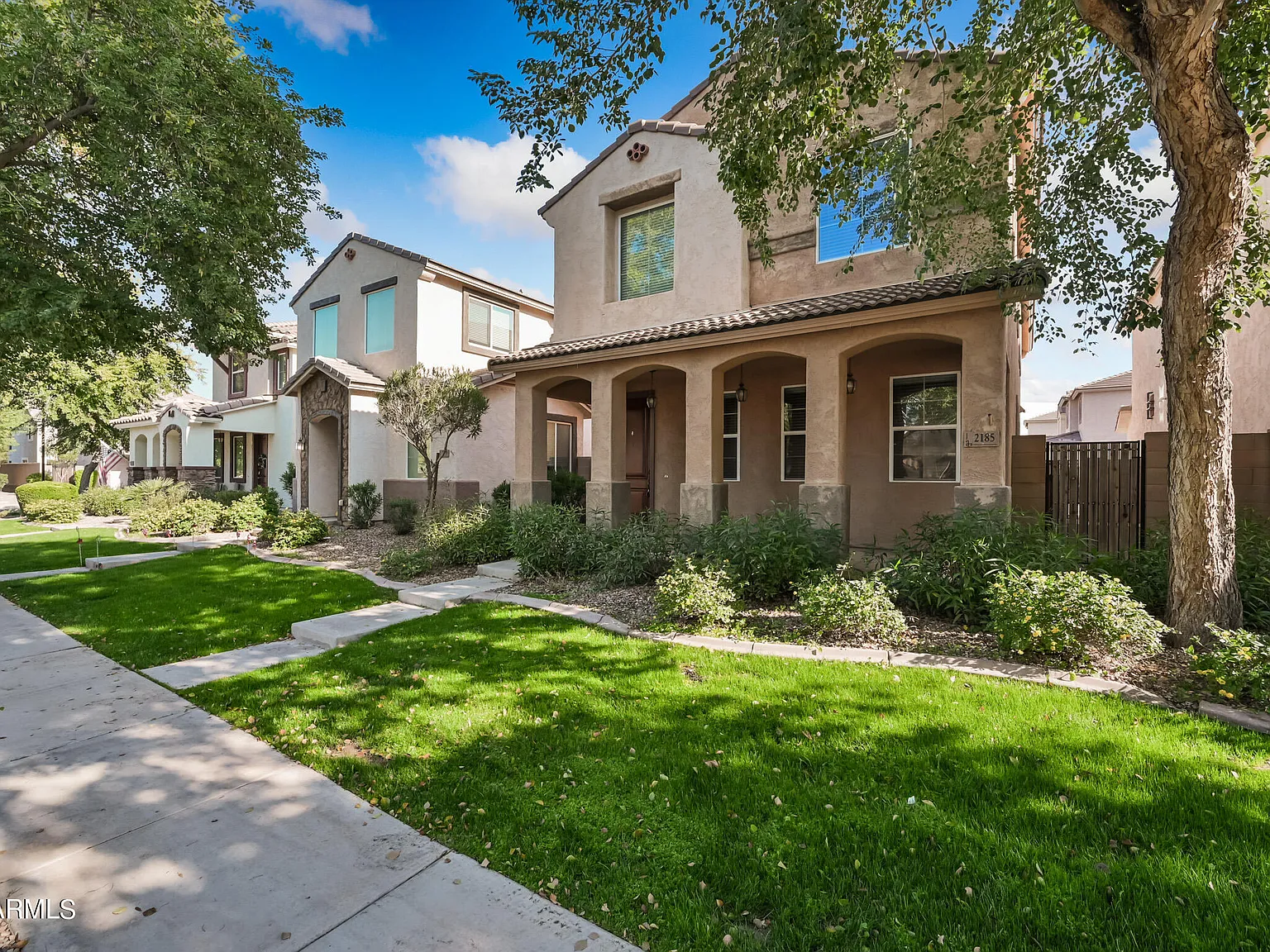 3 bed, 2.5 bath, 1933 sqft, $2,300 — Photo 1