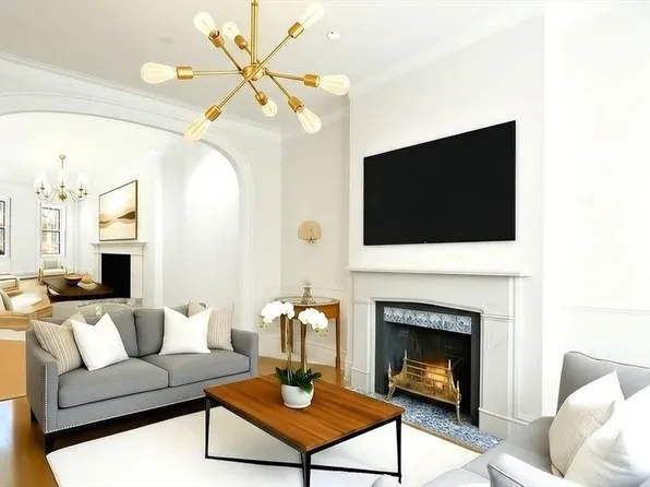 32 W Cedar St, Boston, MA 02108