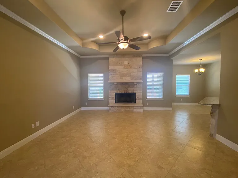 210 Dudley Way — Photo 5
