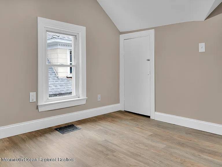 907 Bond St #2 — Photo 20