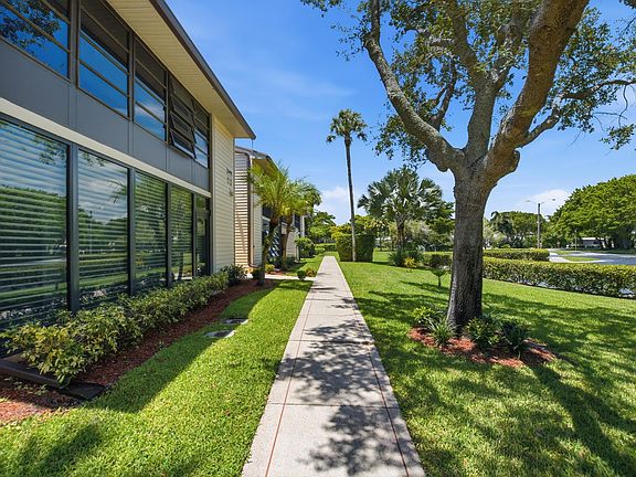 4th image of 15492 LAKES OF DELRAY Boulevard #101