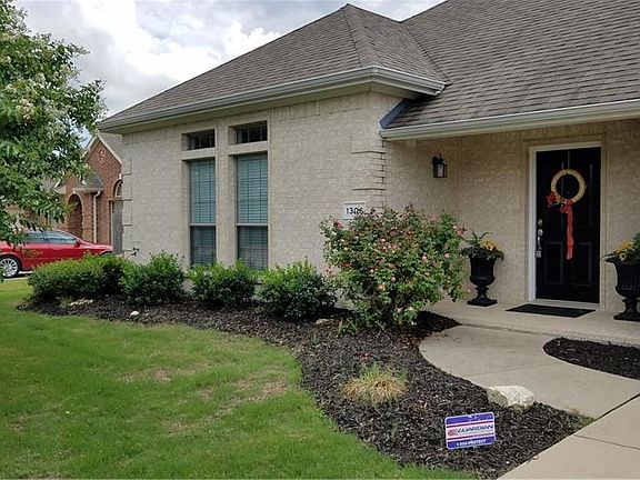 2nd image of 1306 Edinburgh Cir